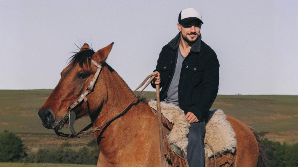 Equine-assisted therapy benefits